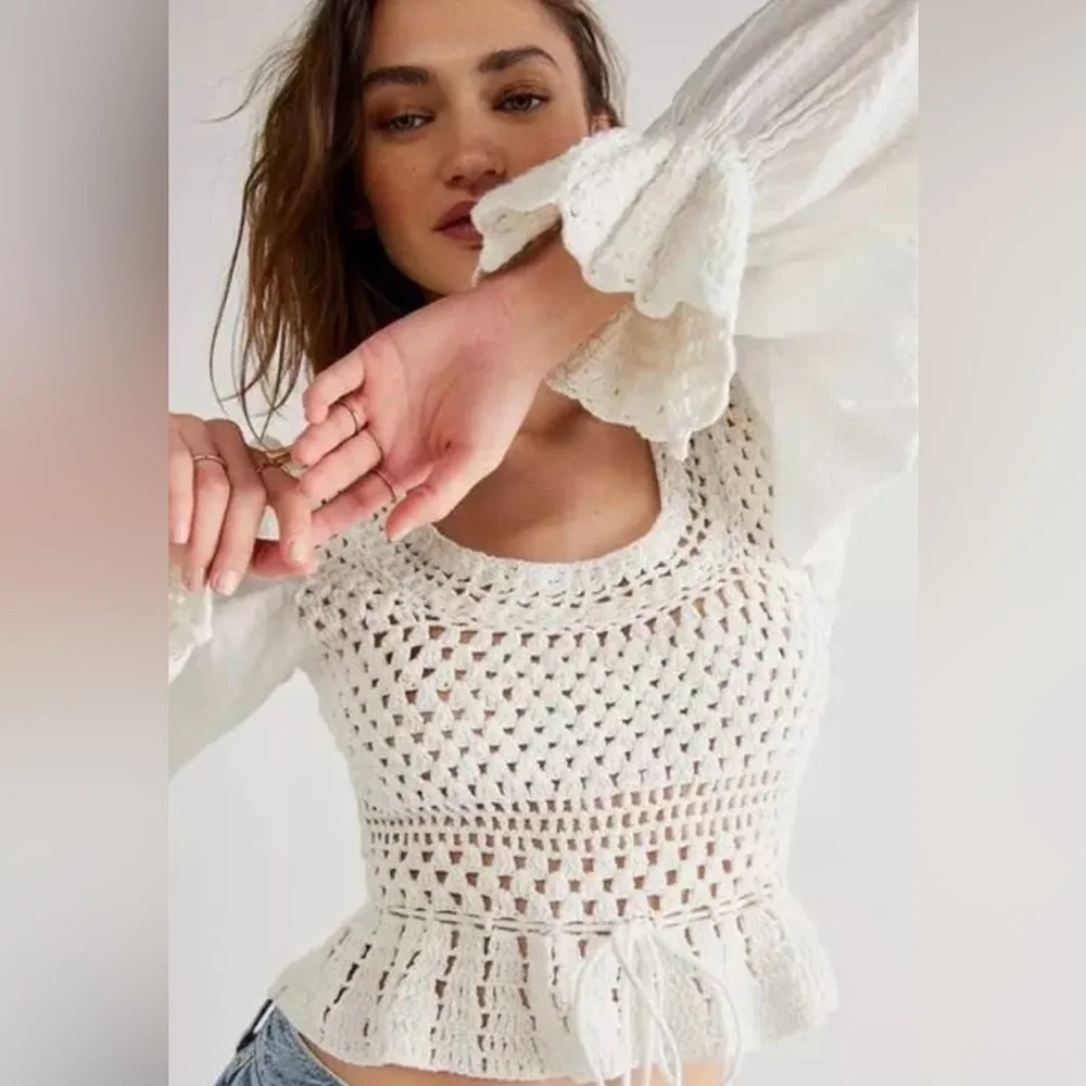 FREE PEOPLE Megan Crochet Cropped‎ Top Knit Cream Open Back Long Sleeve Medium